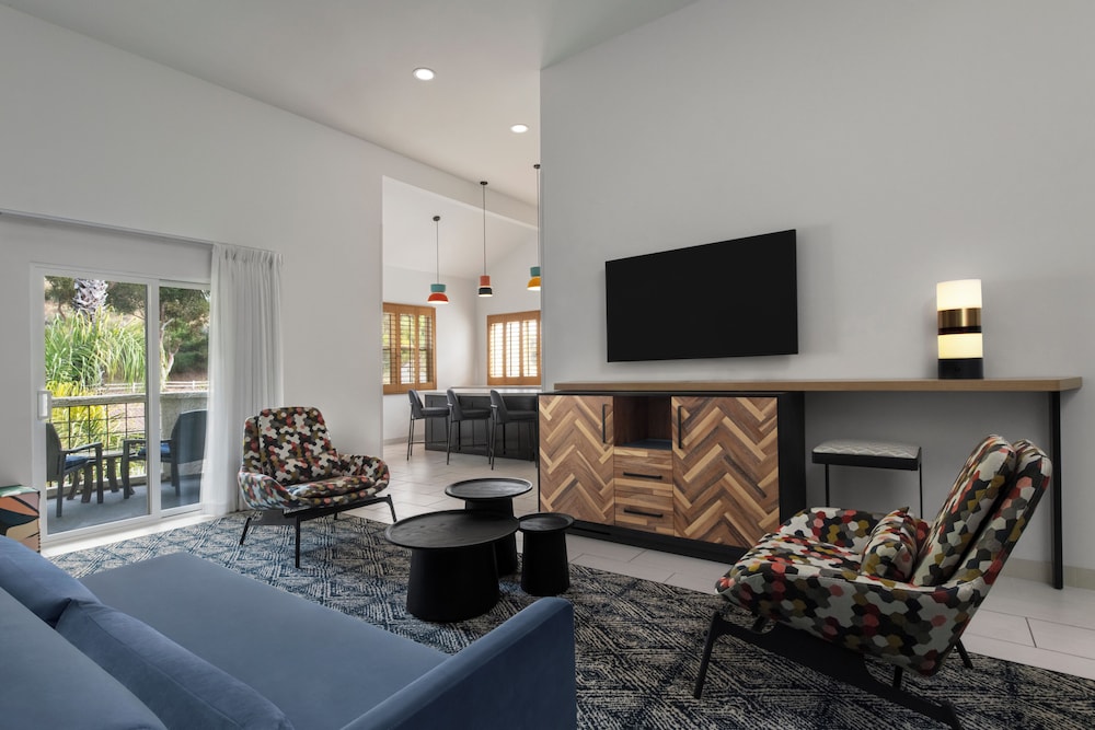 Catalina Canyon Inn - photo 8