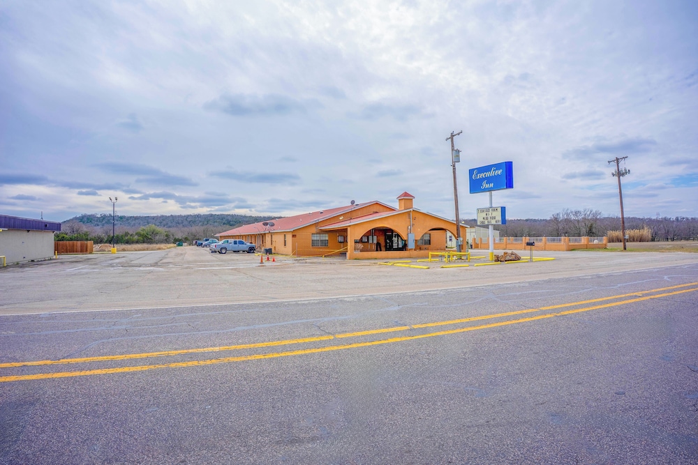 Executive Inn Mineral Wells - photo 55