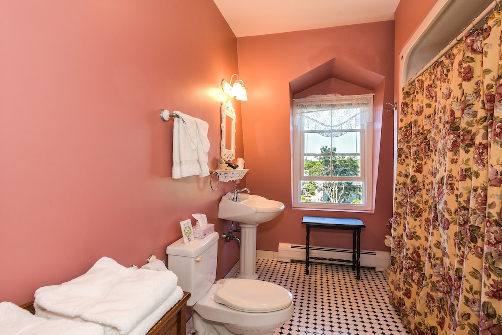 Payne's Harbor View Inn - photo 39