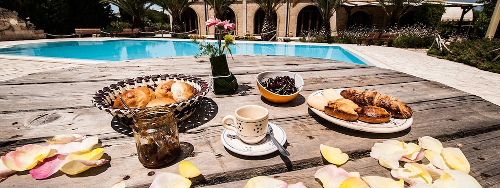 Tenuta Santrifone - carbon neutral hotel in Secli