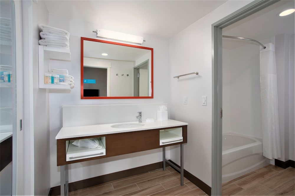 Hampton Inn & Suites Logan - photo 36