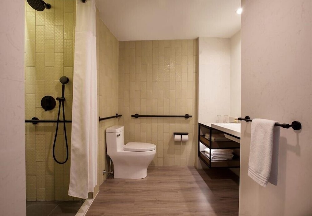 Renaissance New York Flushing Hotel at Tangram - photo 18