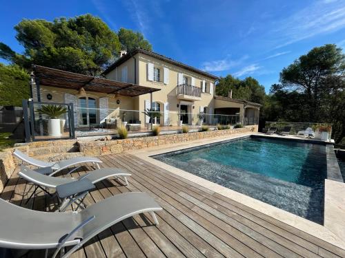 Bastide A Trans En Provence Avec Piscine Et Vue Sur Le Massif Des Maures — Trans En Provence