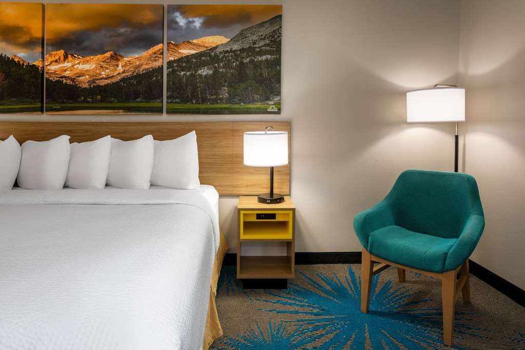 Days Inn & Suites by Wyndham Denver International Airport - photo 20
