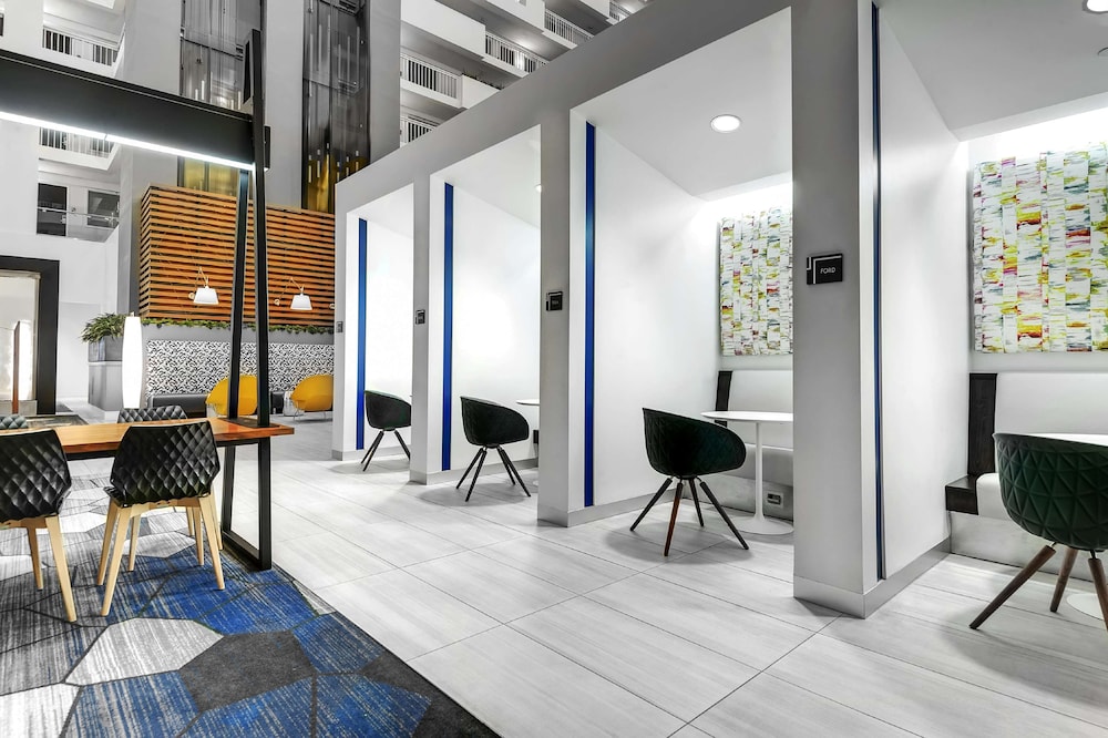 Embassy Suites by Hilton Raleigh Crabtree - photo 7