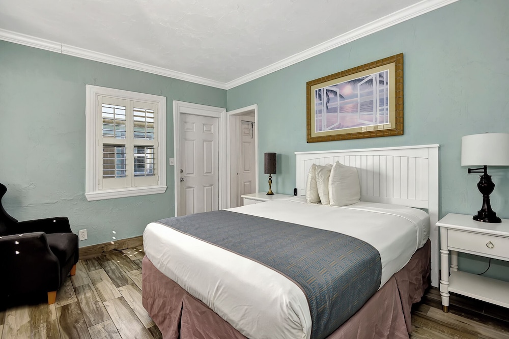 Shoreline Suites & Cabana Cottages - photo 36