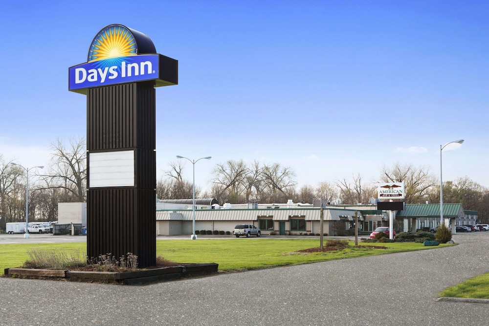 Days Inn by Wyndham Rock Falls - photo 63