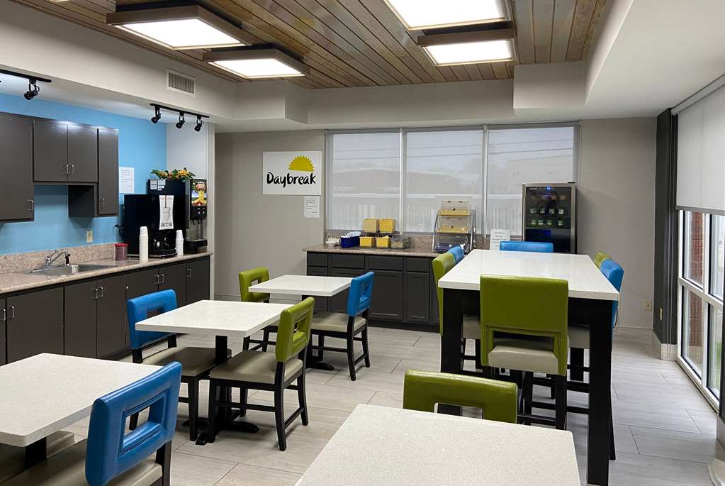 Days Inn & Suites by Wyndham Ridgeland - photo 20