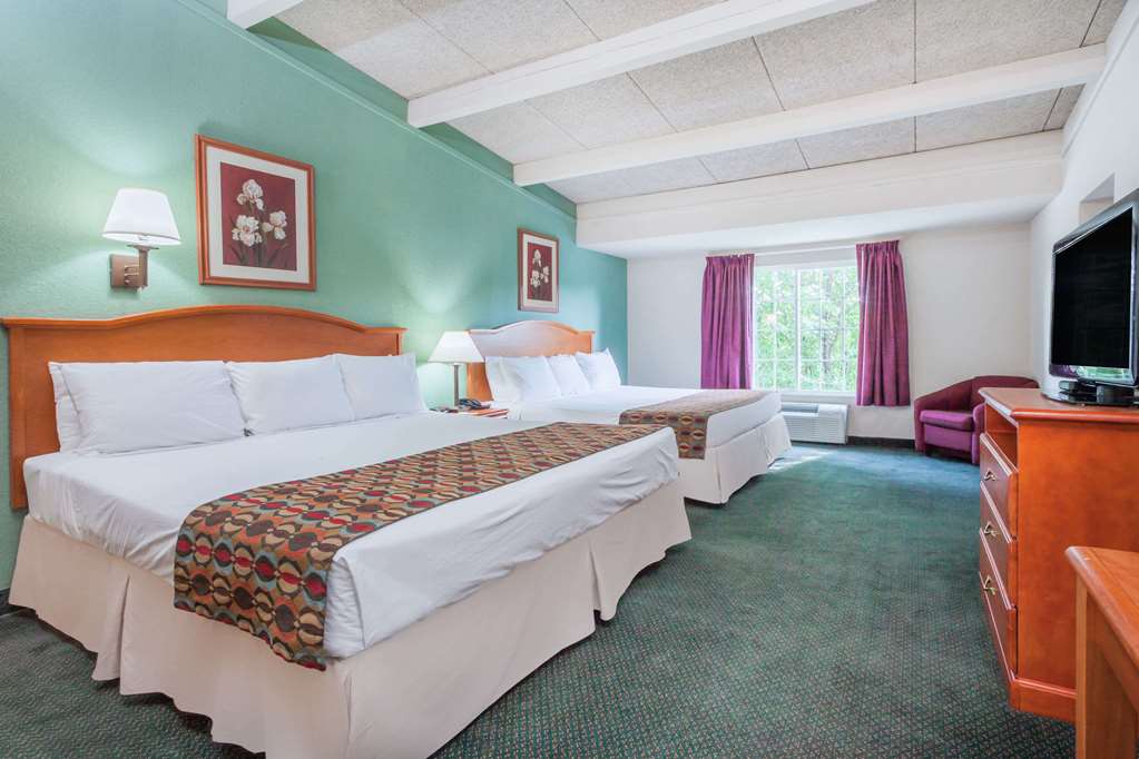 Days Inn & Suites by Wyndham Lexington - photo 10
