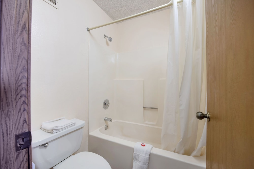 OYO Hotel Tulsa International Airport - photo 14