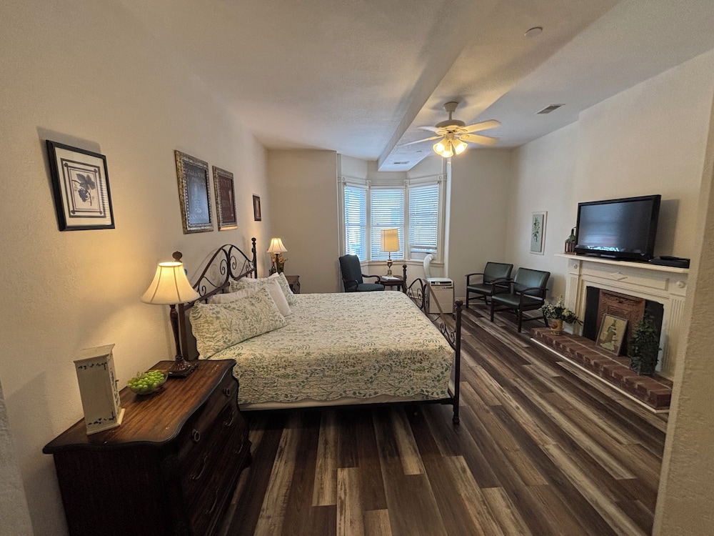 Hermann Crown Suites - photo 95