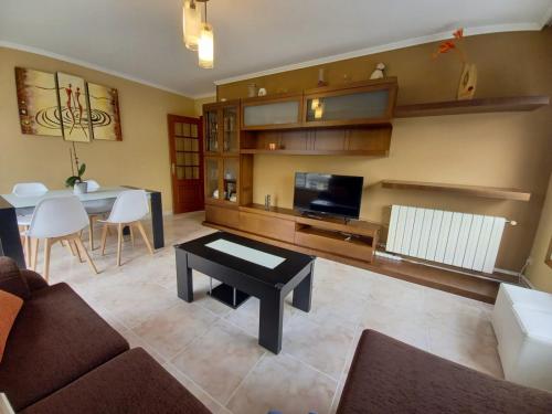 Piso Completo En Camino Ingles Sigueiro — hotel in Oroso