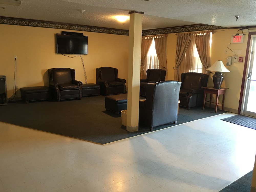Reddy Inn and Suites - photo 11
