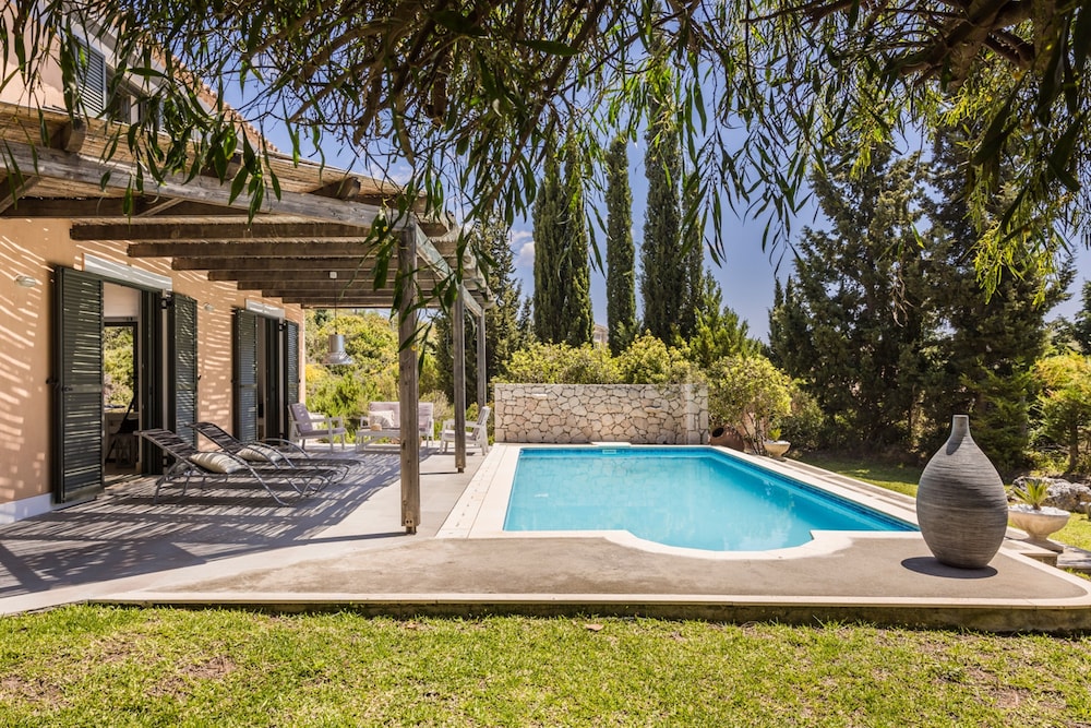 Villa Callisto — 4-Star Luxury Hotel in Kefalonia, Greece