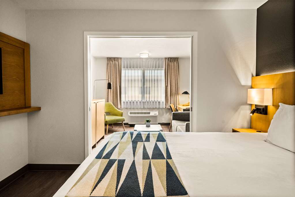 Oxford Suites Redding - photo 7