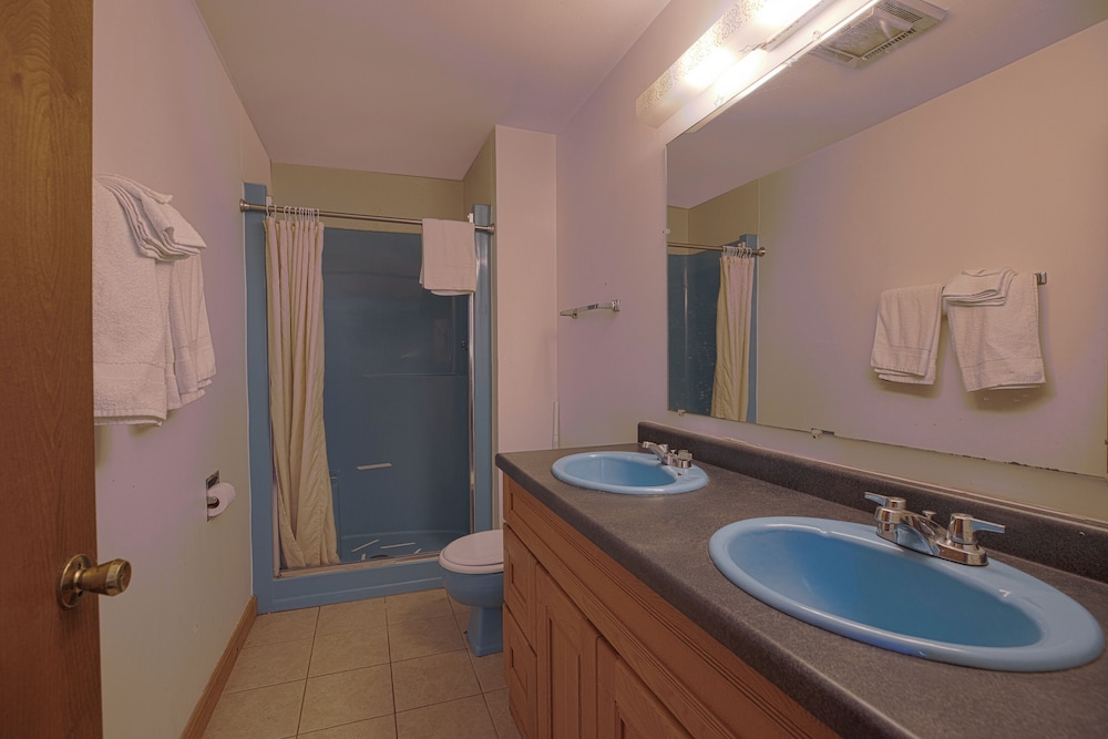 Love Hotels Tomahawk by OYO at Lake Mohawksin WI - photo 25