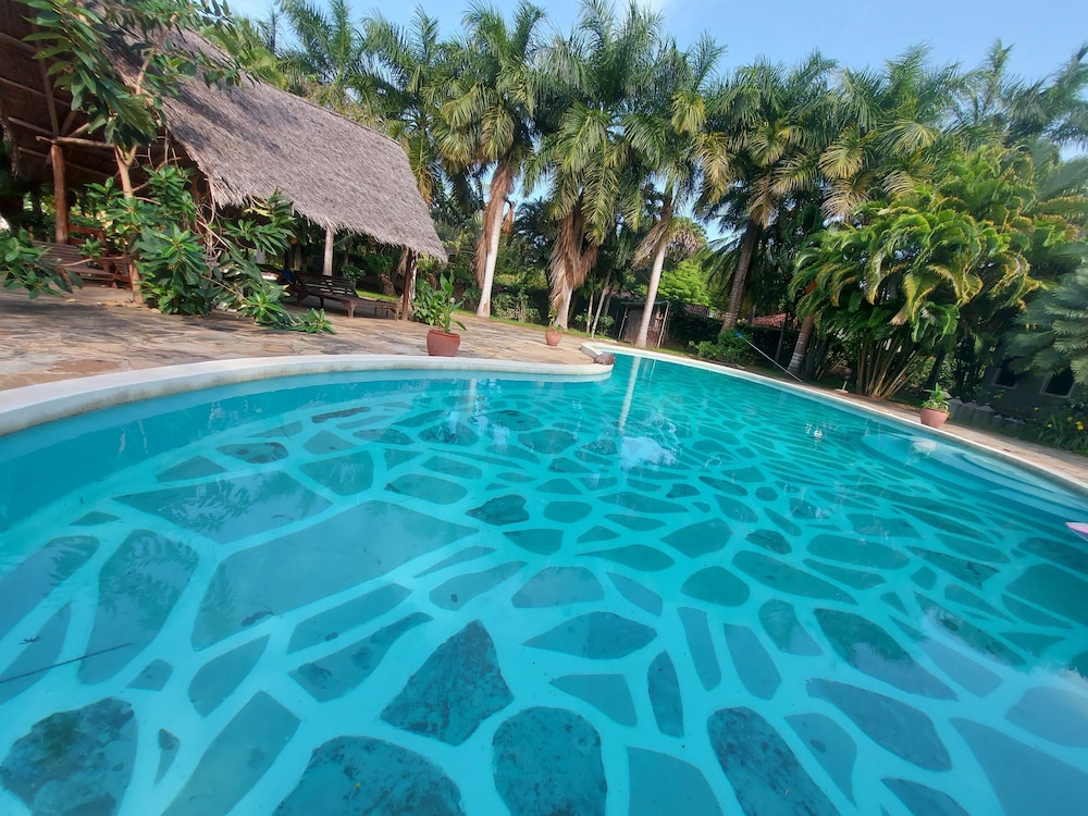 Red Lion - carbon neutral hotel in Malindi