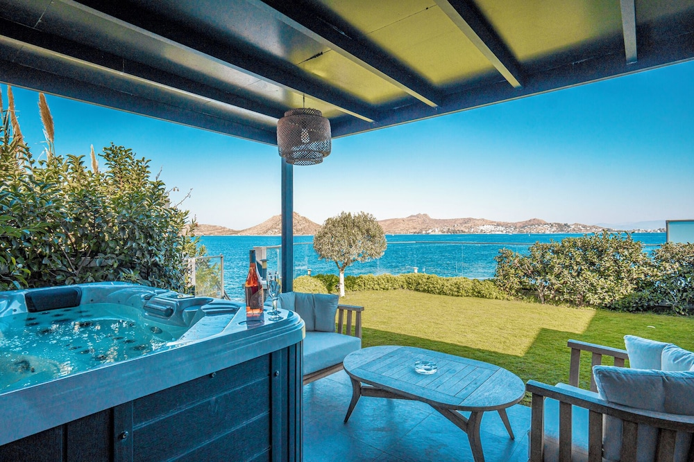 Çimentepe Residence Deluxe 1 Villa with Heated Pool & Close to Yalikavak Marina — 4-Star Luxury Hotel in Bodrum, Turkey