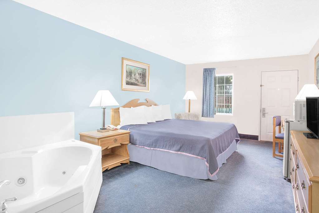 Howard Johnson by Wyndham Staunton - photo 34