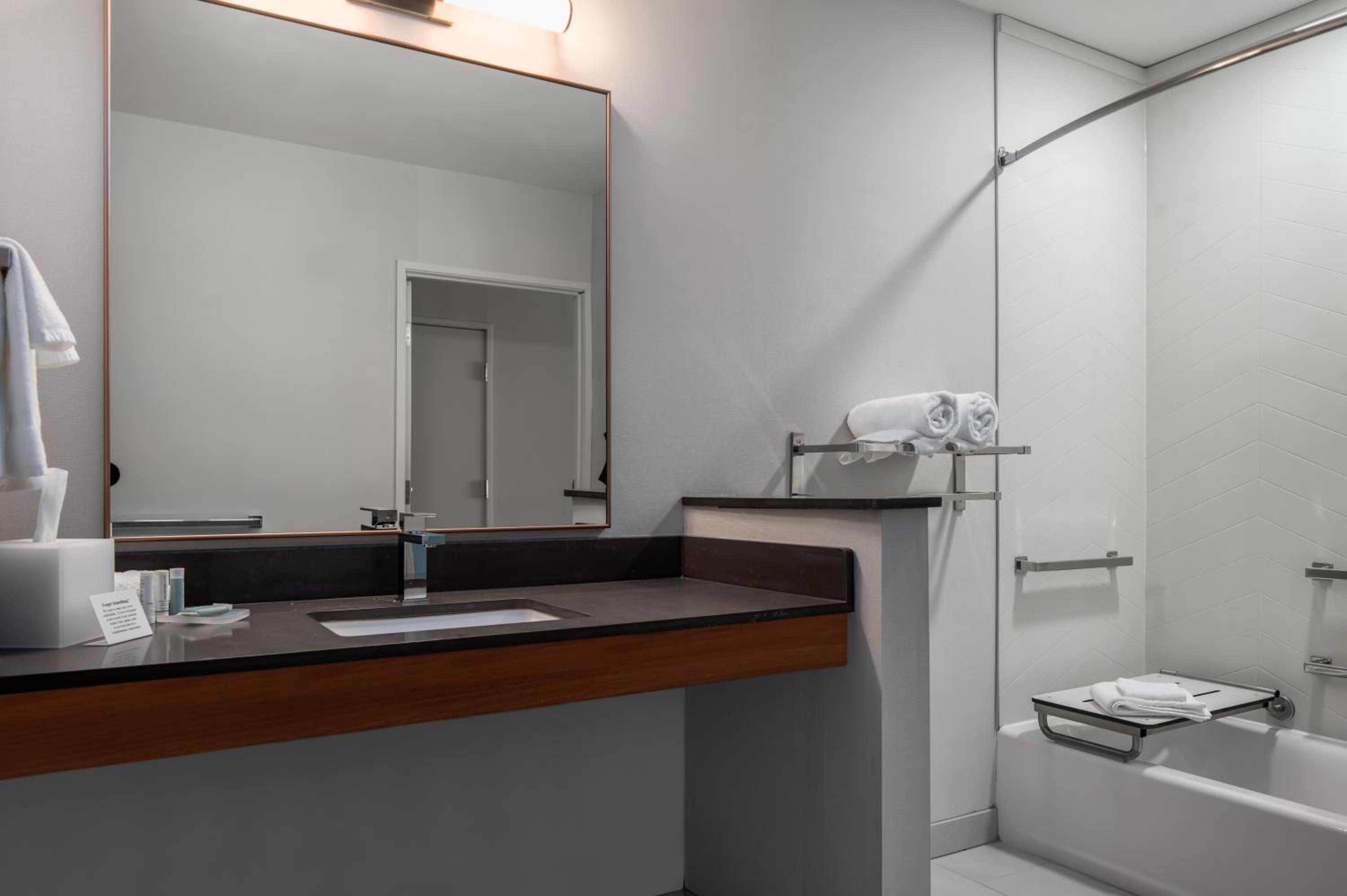 Fairfield Inn & Suites by Marriott Ashtabula - photo 16