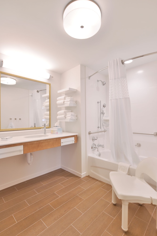 Hampton Inn & Suites Chippewa Falls - photo 22