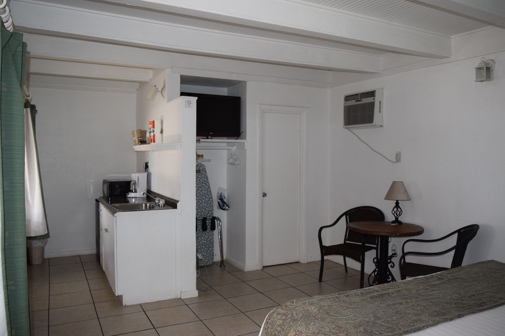 Wanna Wanna Inn - photo 3