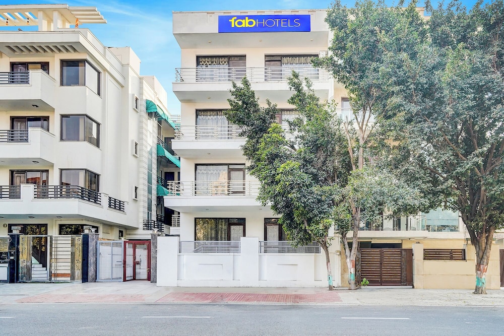 Fabhotel Sarala Residency - last minute hotel in Noida