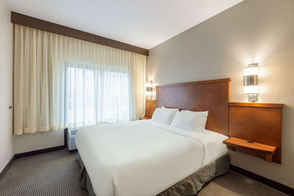 Wyndham Garden Kansas City Airport - photo 28