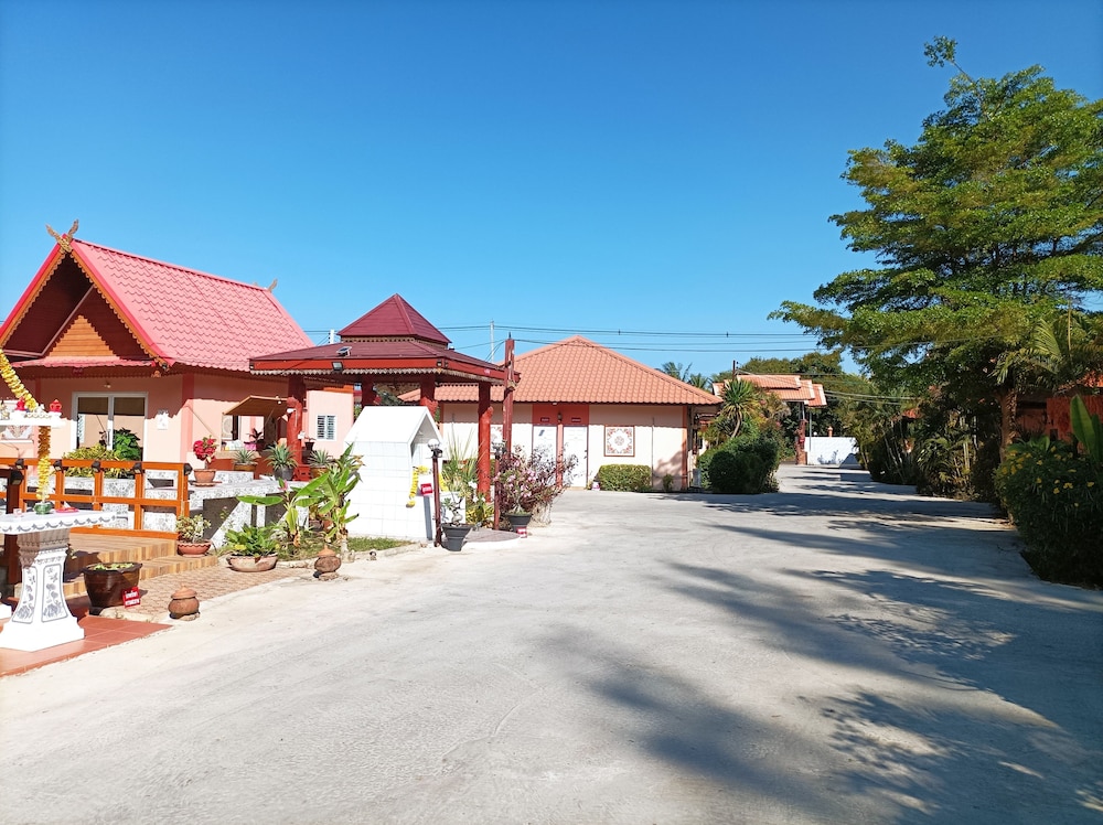Vimanmek hotel — hotel in Yasothon