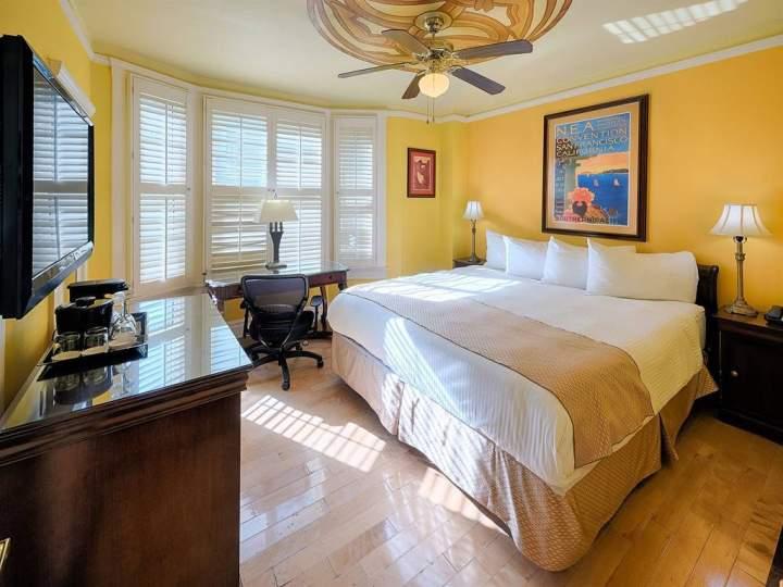California Hotel - photo 3