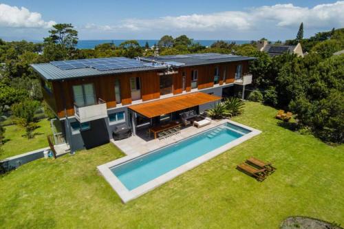 Treestone Villa large pool — 4-Star Luxury Hotel in Hermanus, South Africa