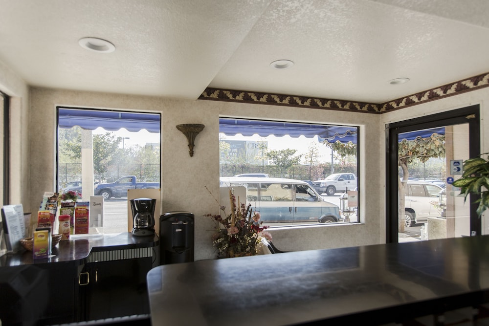 Beverly Inn - photo 2
