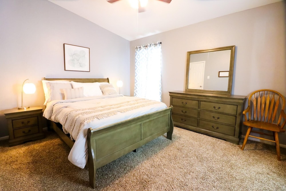 No Worries Beautiful 2 bed 2 bath at The Palms Great Location and Amenities Galore - photo 6