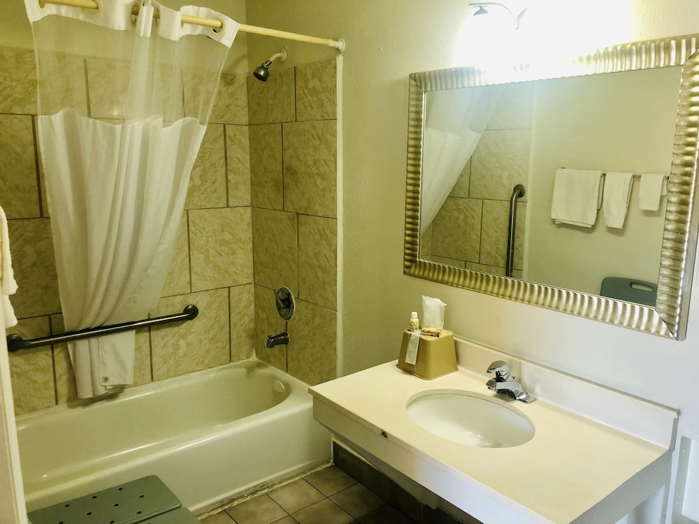 Royal Inn Richmond Hill Savannah I 95 - photo 24