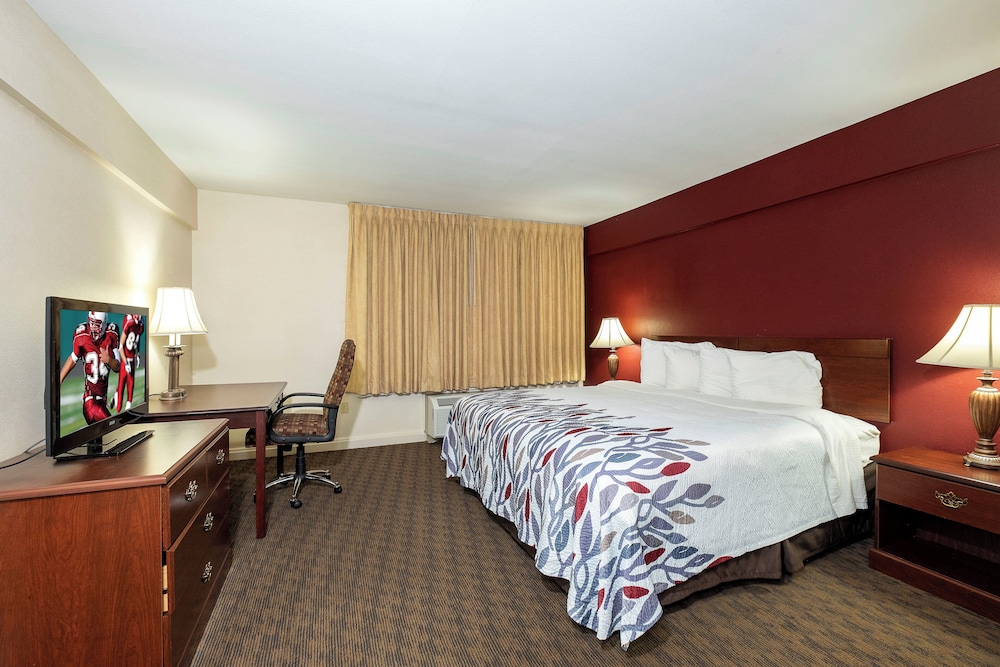 Red Roof Inn & Suites Hazleton - photo 7