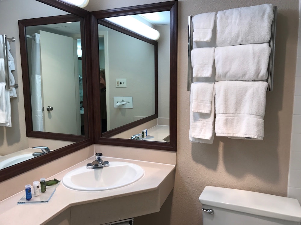 Radisson Hotel Louisville North - photo 16