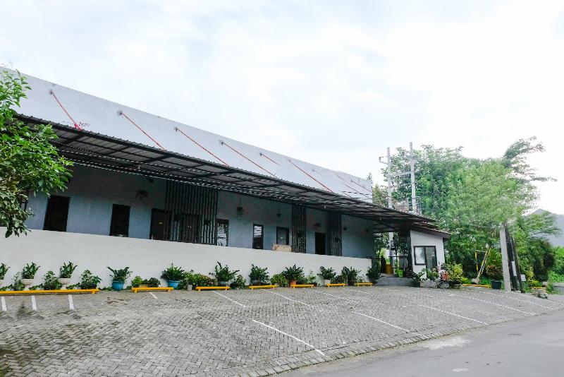 RedDoorz @ Bukit Dieng 2 - last minute hotel in Malang