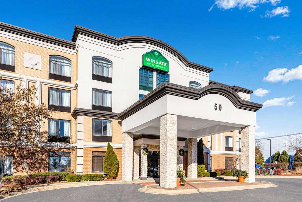 Wingate by Wyndham Chicago Schaumburg - carbon neutral hotel in Schaumburg