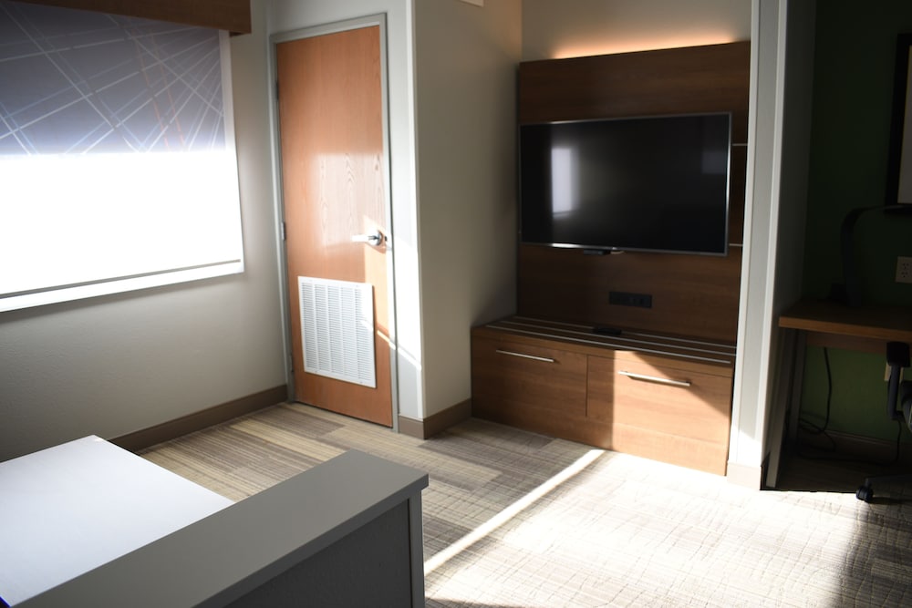 Holiday Inn Express & Suites South Lincoln by IHG - photo 16