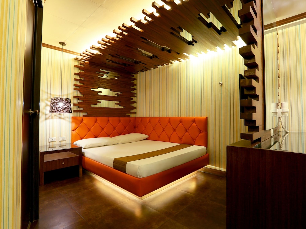 Victoria Court Gil Puyat