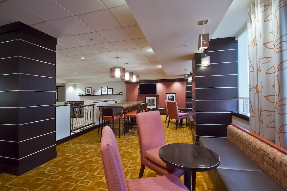 Hampton Inn & Suites Columbus Downtown - photo 12