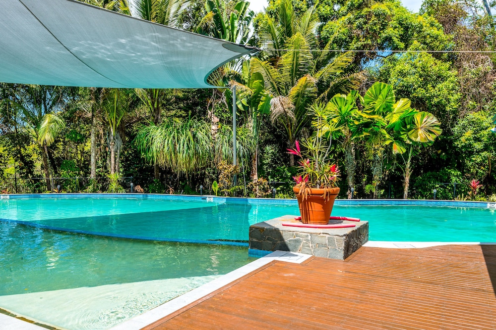 Oasis 8 Paradise at Palm Cove in Palm Cove, Australia