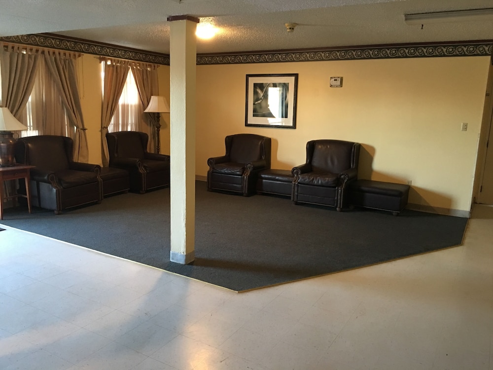 Reddy Inn and Suites - photo 12