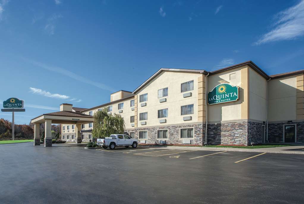 La Quinta Inn & Suites by Wyndham Erie - photo 3