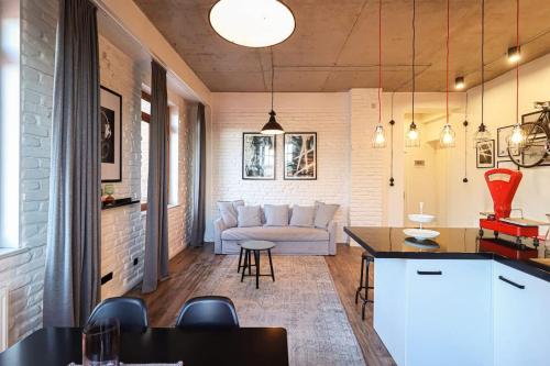 Chic Abanotubani Apt By Wehost