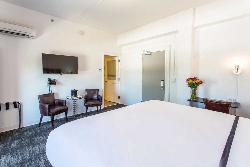 Park Plaza Hotel Seguin - photo 13