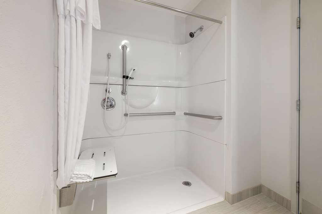 Comfort Inn Edinburgh Columbus - photo 24