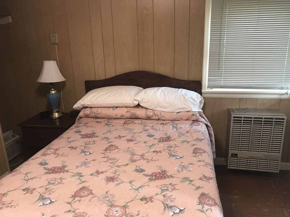 The Evergreen Motel - photo 35