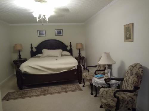 Serenity Hill Bed and Breakfast — 4-Star Luxury Hotel in Brownsville, United States