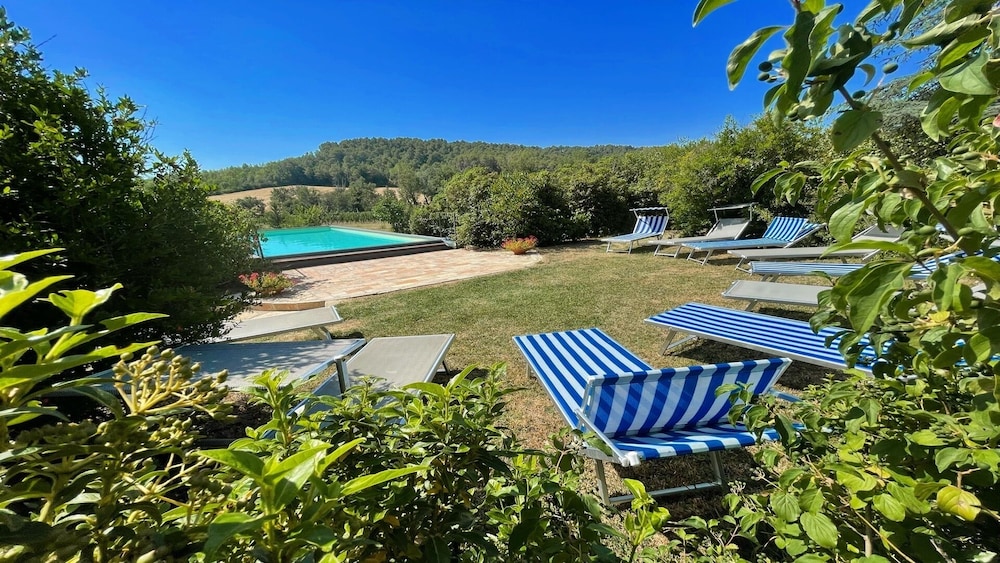 Exclusive Leisure Pool Italian Garden of Heaven 12 Guests Spoleto — 4-Star Luxury Hotel in Spoleto, Italy
